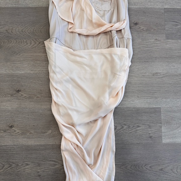 Cup Detail Drape Bodycon Dress - Picture 4 of 7